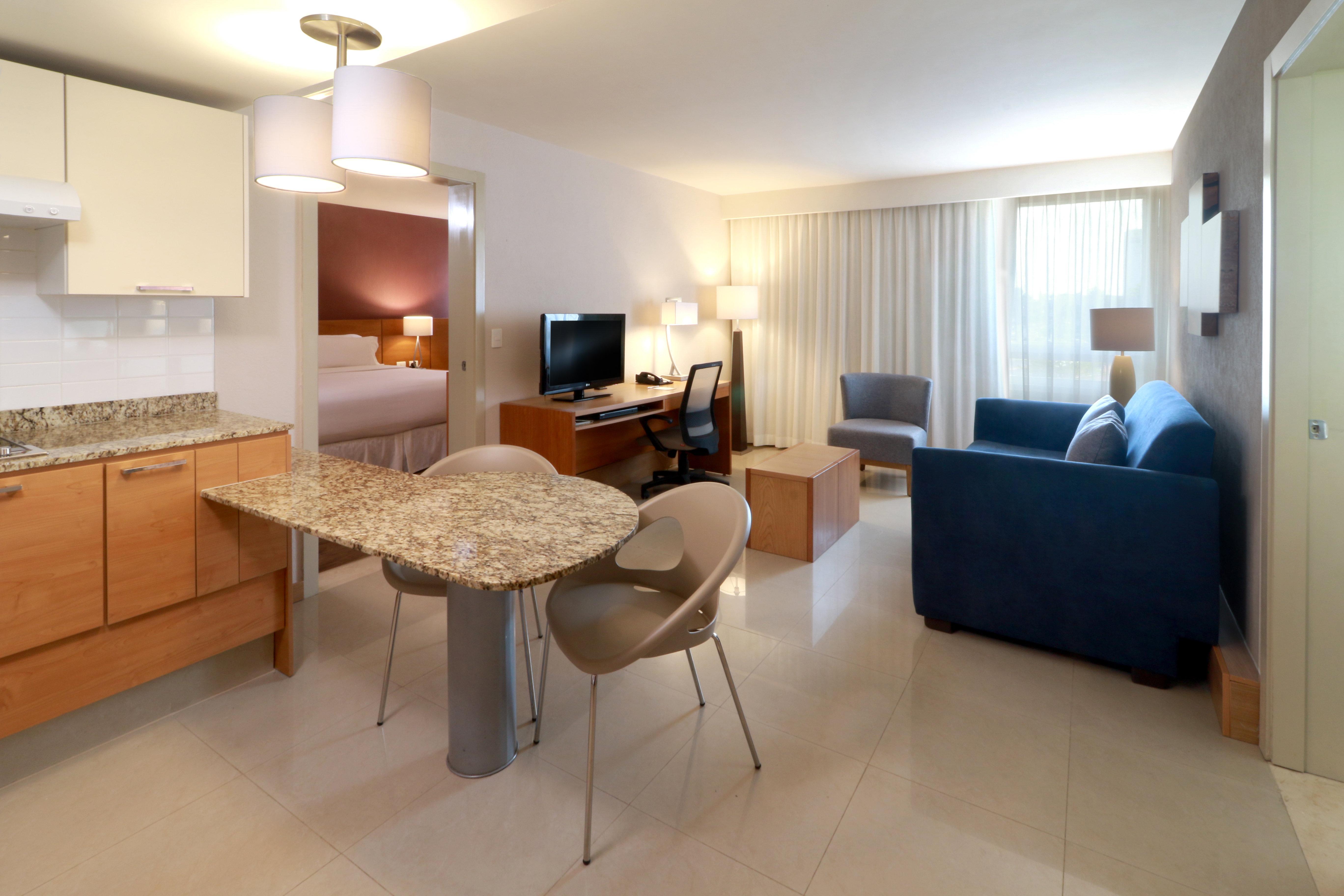 Staybridge Suites Guadalajara Expo, an IHG Hotel Zapopan Bagian luar foto