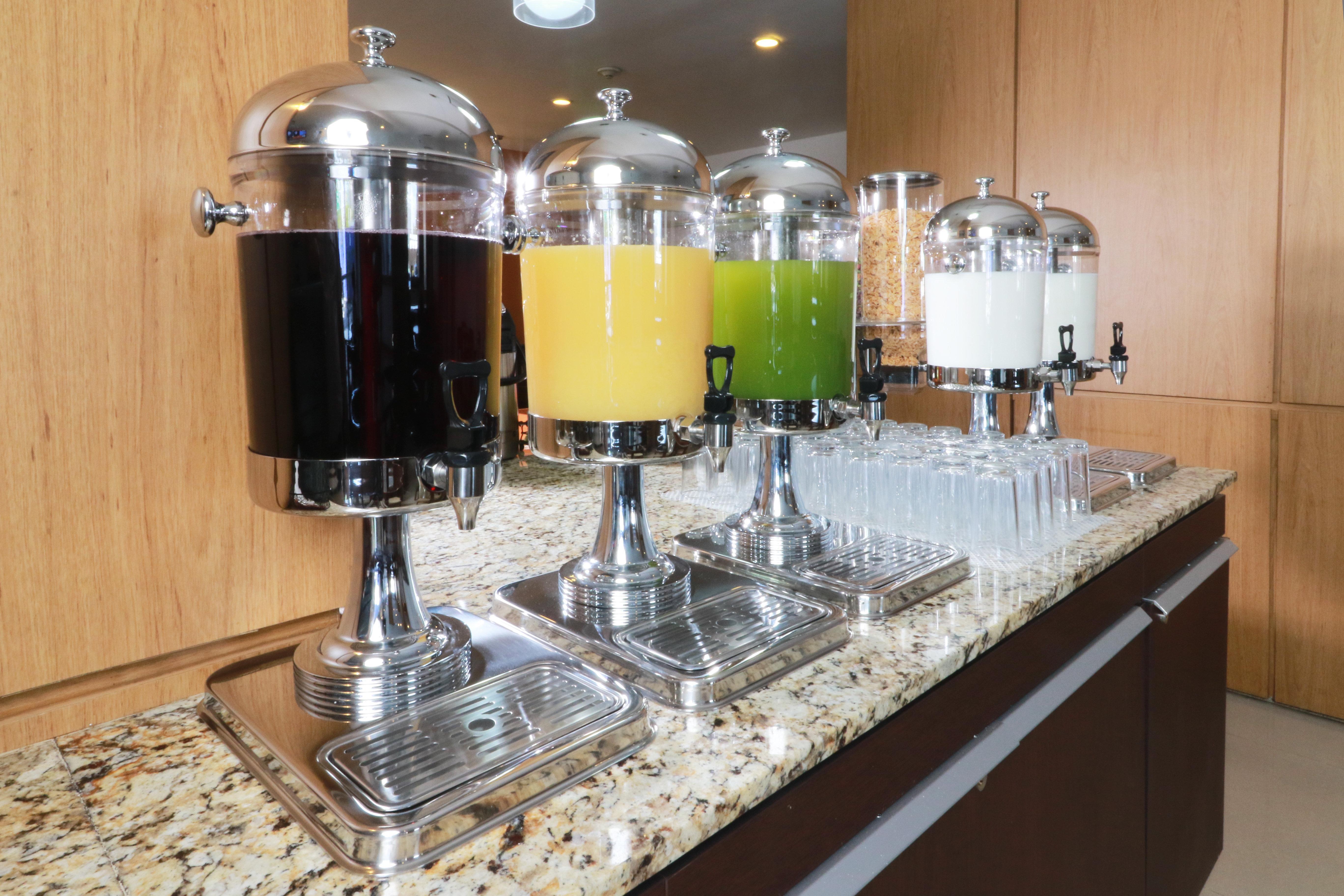 Staybridge Suites Guadalajara Expo, an IHG Hotel Zapopan Bagian luar foto