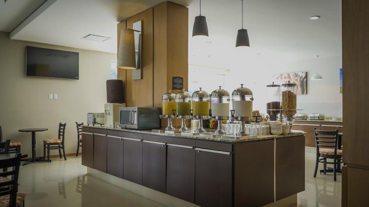 Staybridge Suites Guadalajara Expo, an IHG Hotel Zapopan Bagian luar foto